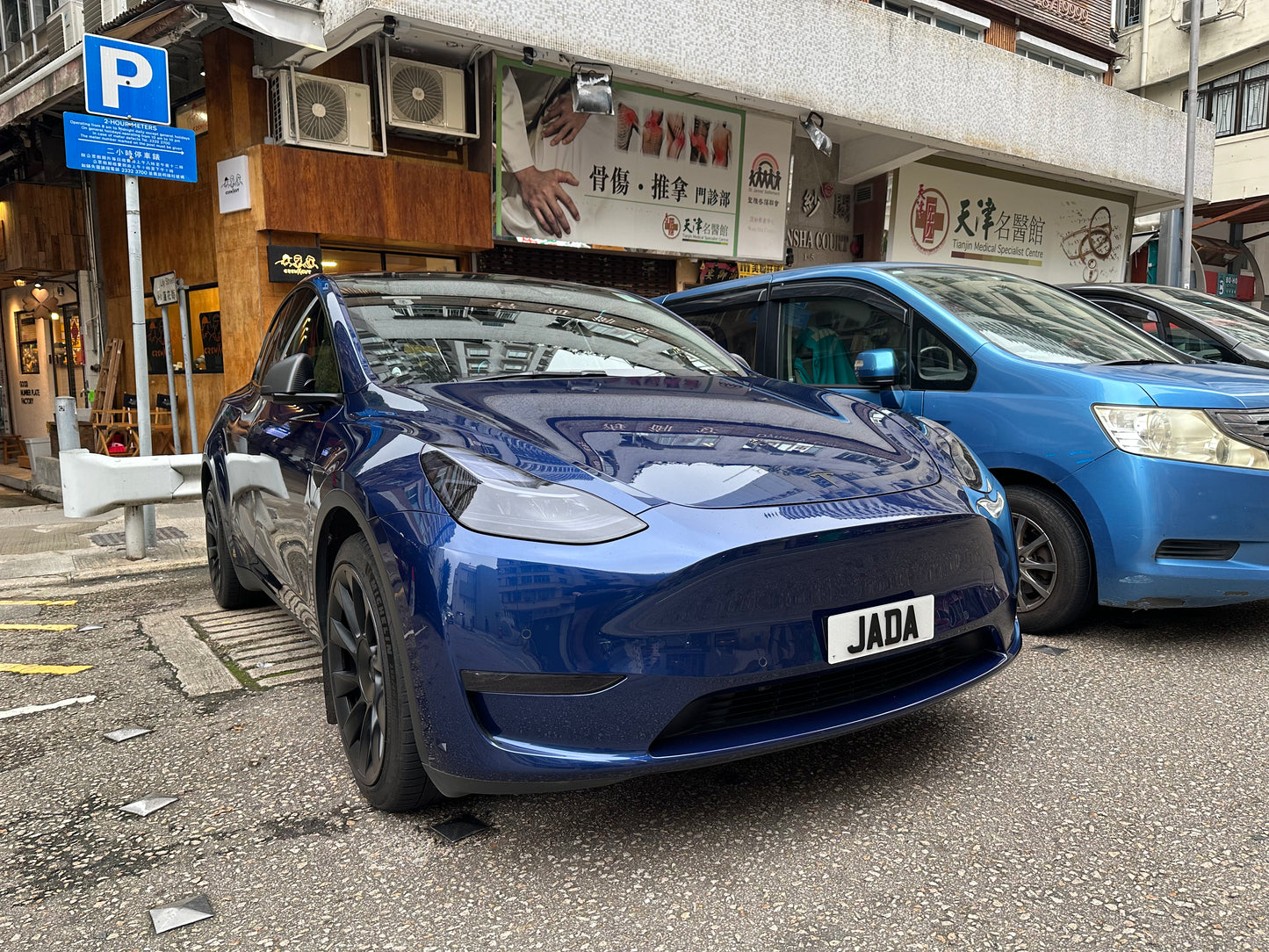 マット ダイヤル - マット ブラック エンボス加工された自家用車のナンバー プレート